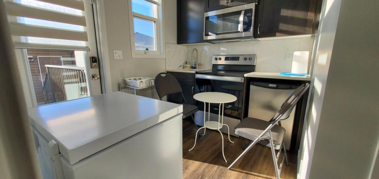 Delightful 1-Bedroom Private Suite In A New Home YYC Exteriér fotografie