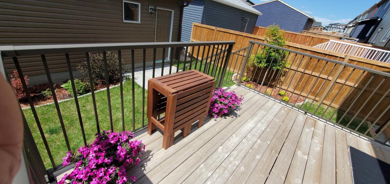 Delightful 1-Bedroom Private Suite In A New Home YYC Exteriér fotografie