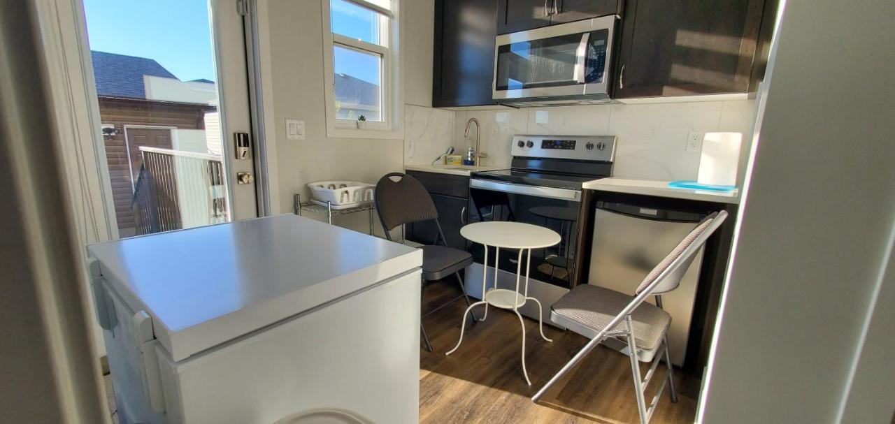 Delightful 1-Bedroom Private Suite In A New Home YYC Exteriér fotografie