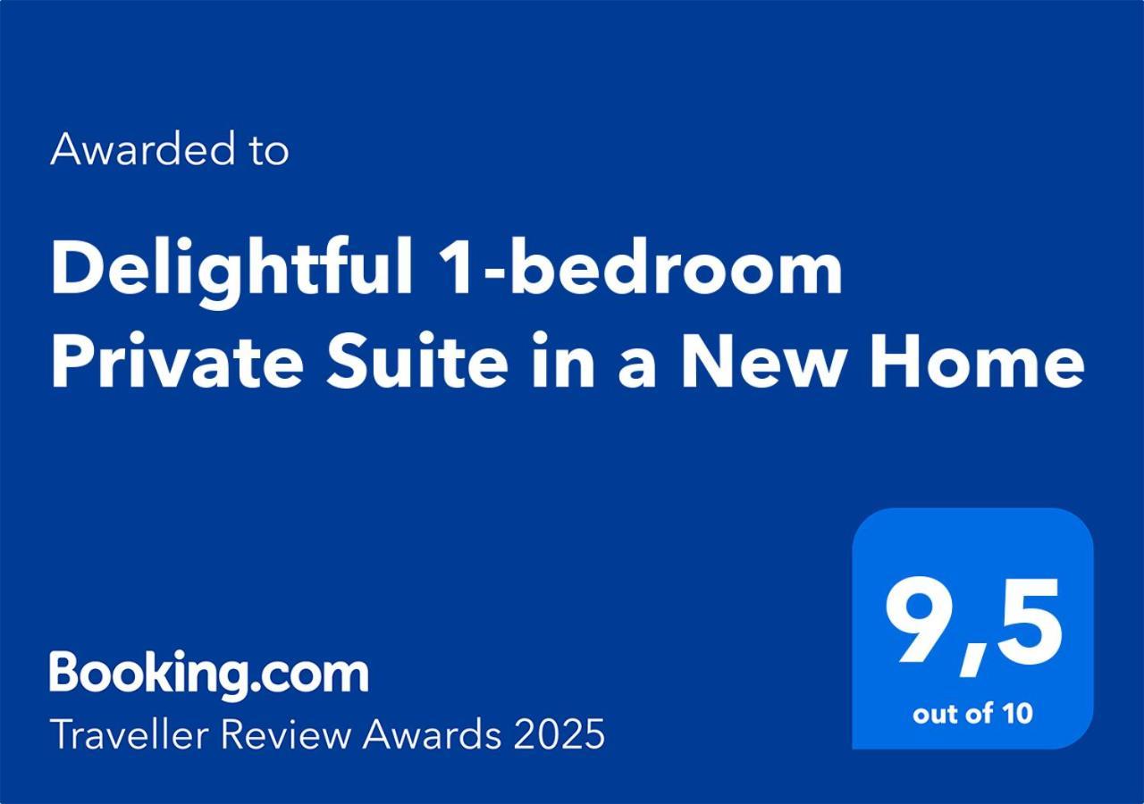 Delightful 1-Bedroom Private Suite In A New Home YYC Exteriér fotografie